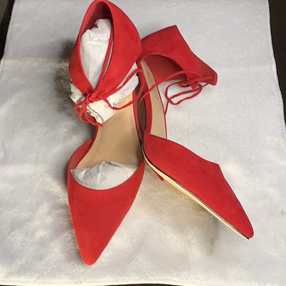 Shoe dazzle red suede pump